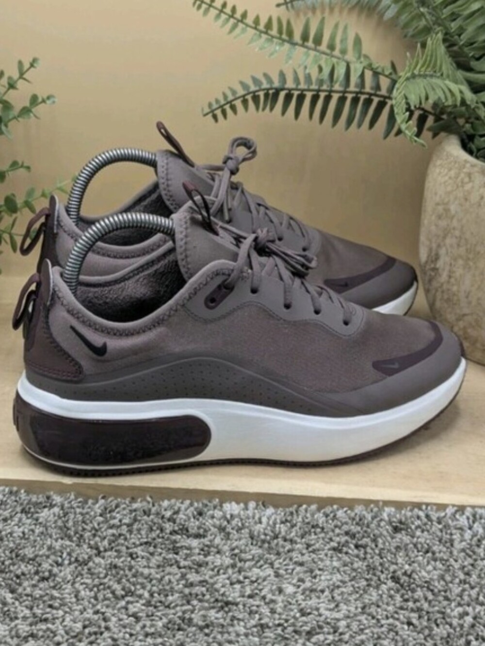 Nike Air Max Dia Plum Eclipse Women's Size 8.5 Running Sport Gym Walking Shoes